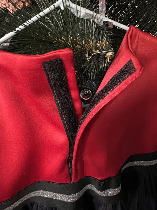 Червона сукня для дівчинки