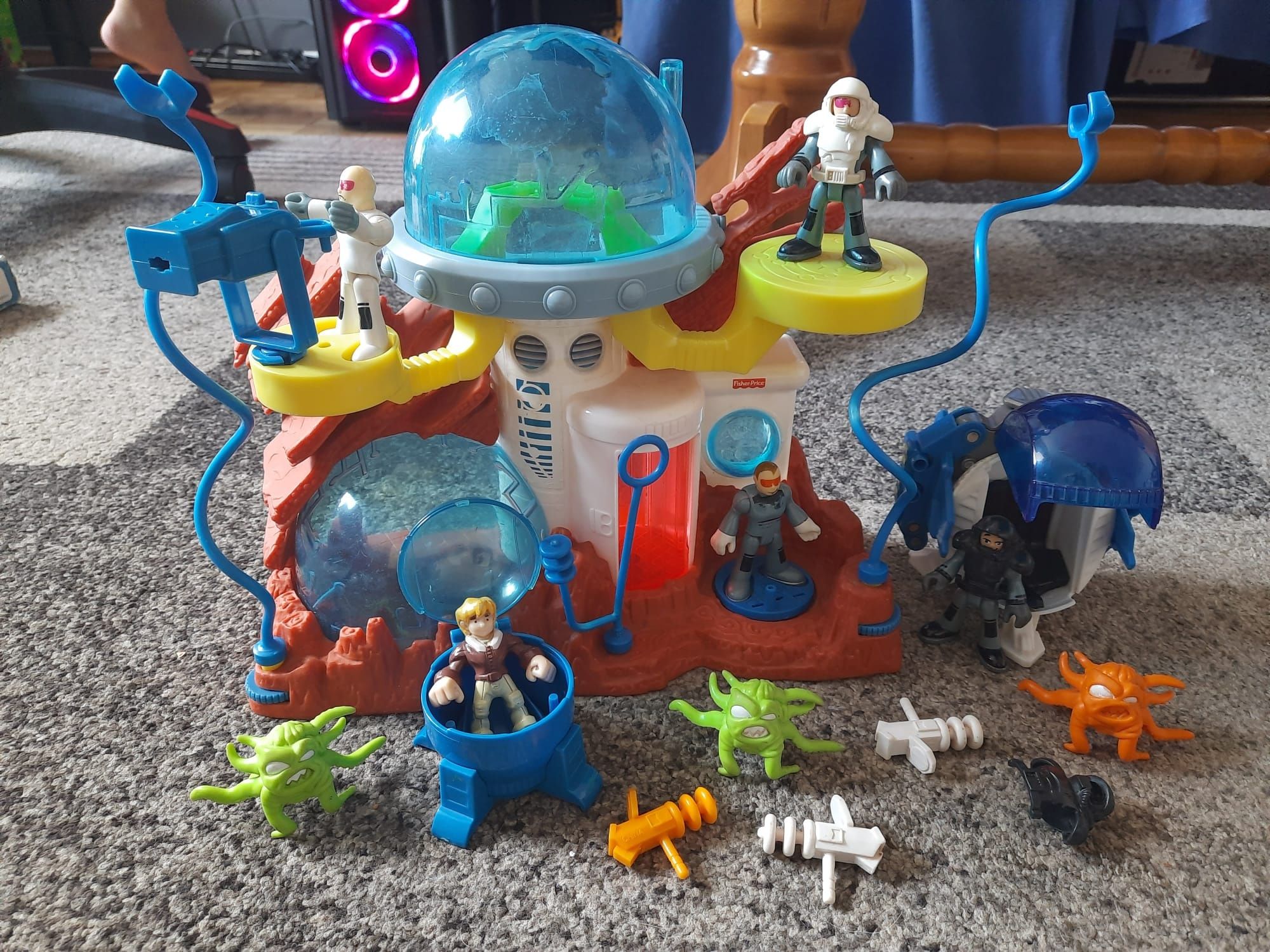 Imaginext Fisher Price stacja kosmiczna plus statek kosmiczny, kapsuła