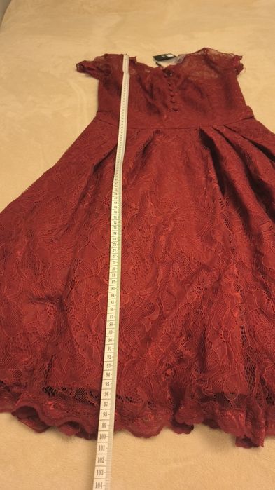 Elegancka bordowa sukienka Miusol – rozmiar M