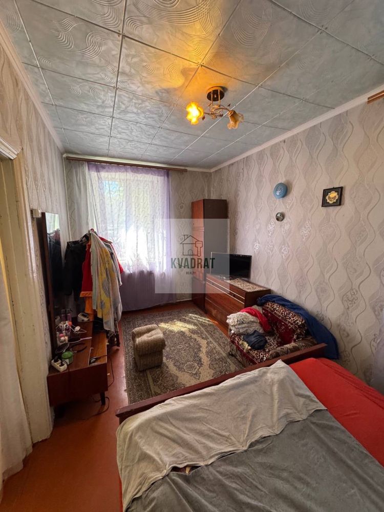 Продам 2-х кімнатну квартиру з гаражем в центрі міста