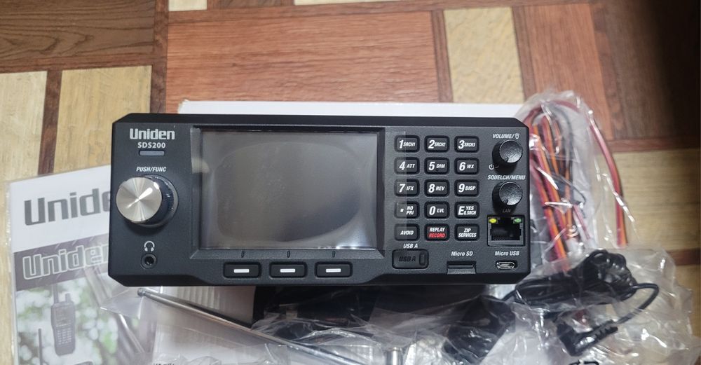 Радіосканер Uniden SDS200