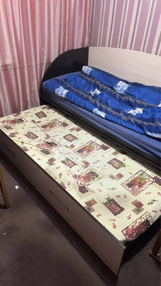 Ліжко з додатковим спальним місцем