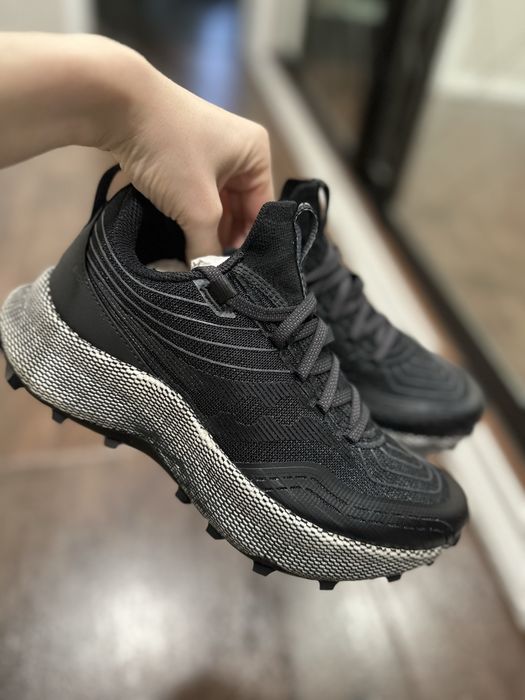 Знову в наявності спортивні кросівки для бігу Saucony Endorphin Trail