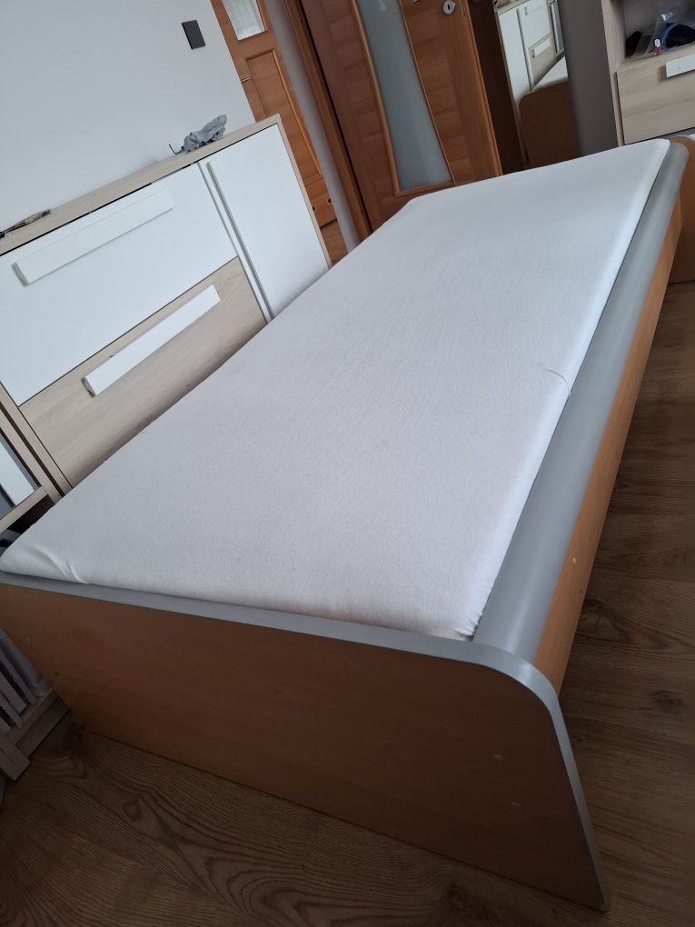 Łóżko młodzieżowe  z materacem