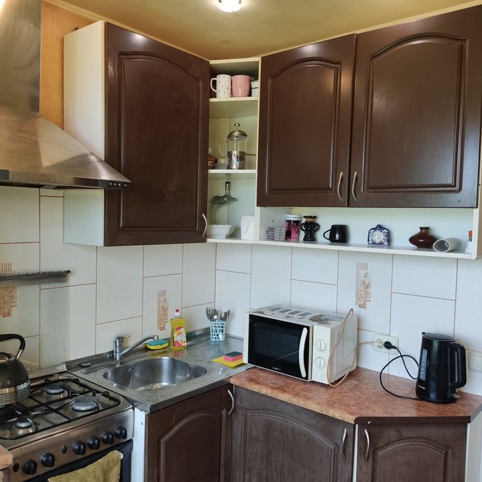 Двокімнатна,район Критого ринку!