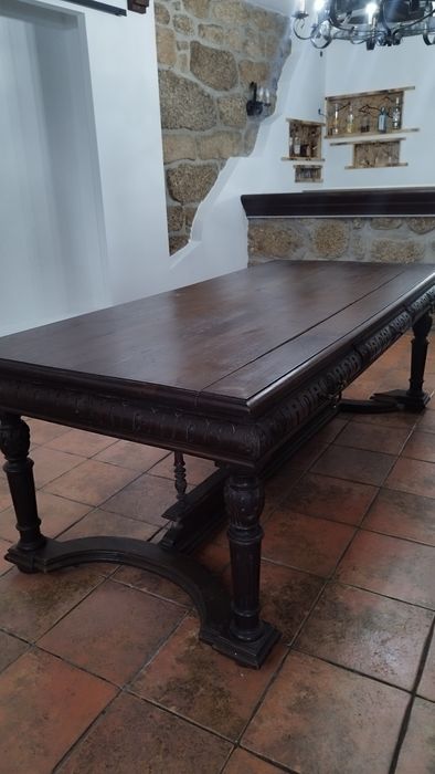 Mesa rústica castanho