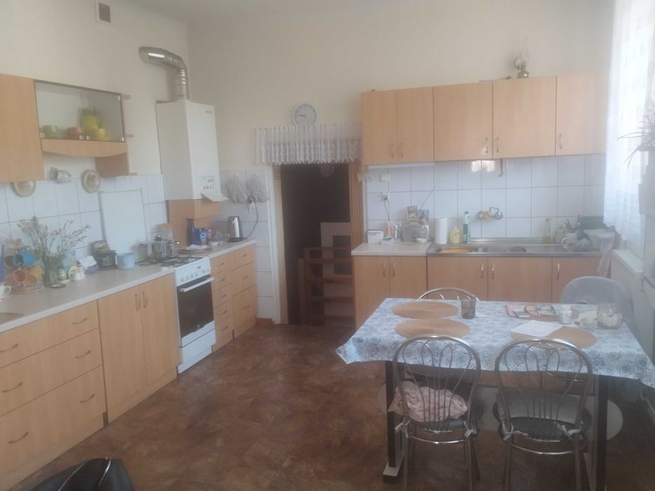 Sprzedam mieszkanie i lokal handlowo usługowy w rynku Łasku.