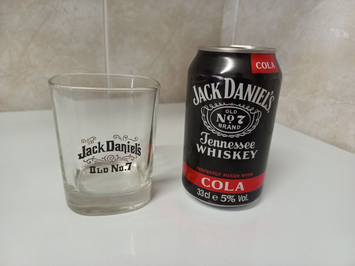 4 Copos e 4 latas Jack Daniels