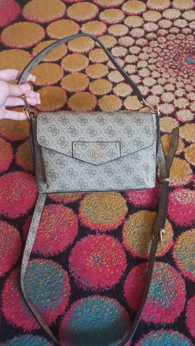 Стильна жіноча сумка Guess Brenton