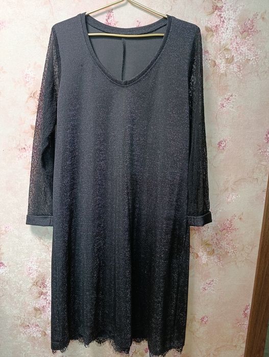 Святкова сукня чорного коліру з французьким кружевом