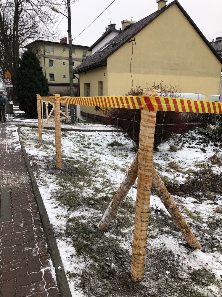 Ogrodzenie budowlane tymczasowe stemple siatka leśna płot brama furtka