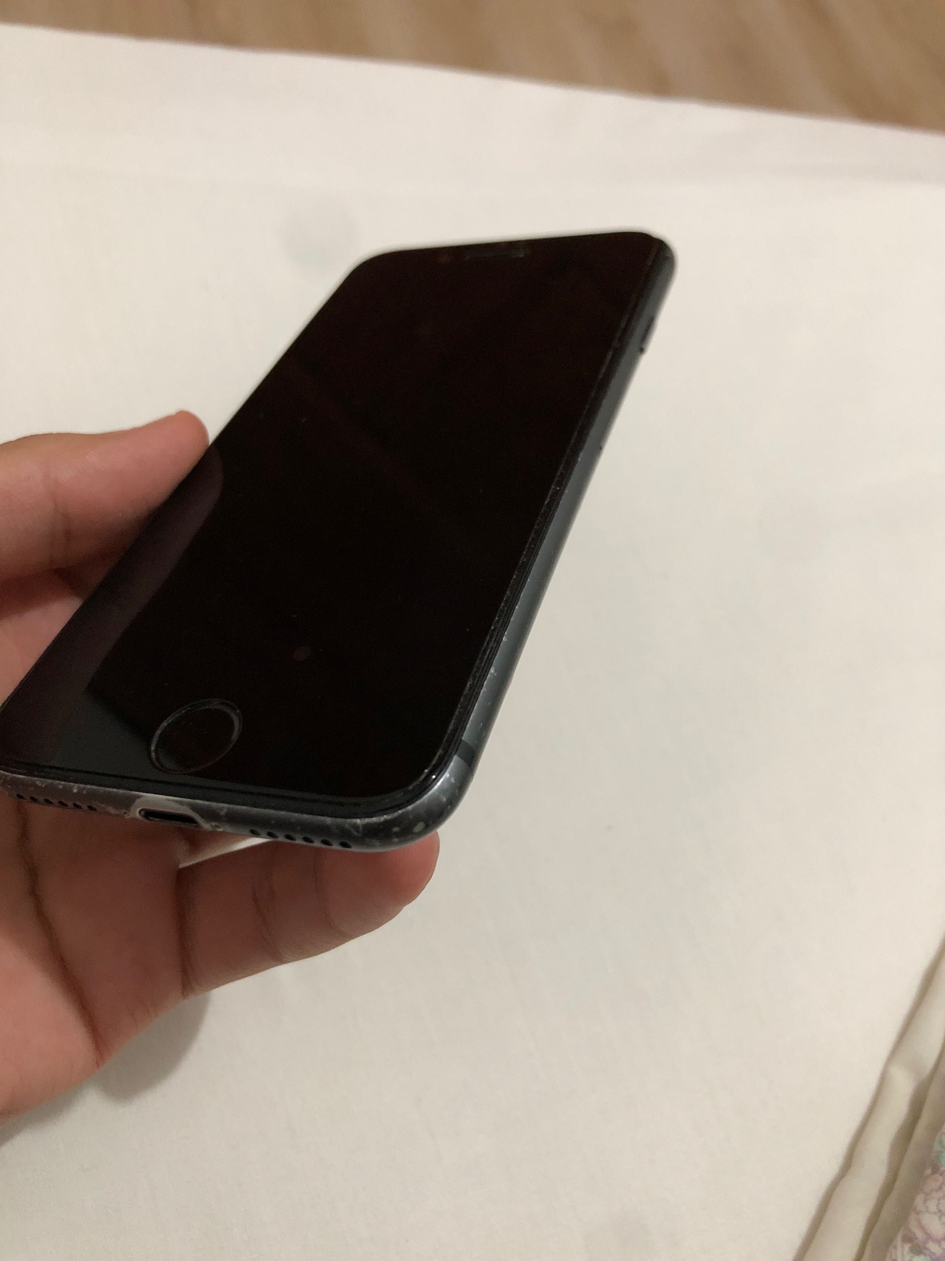 iPhone 8 (lcd estragado)