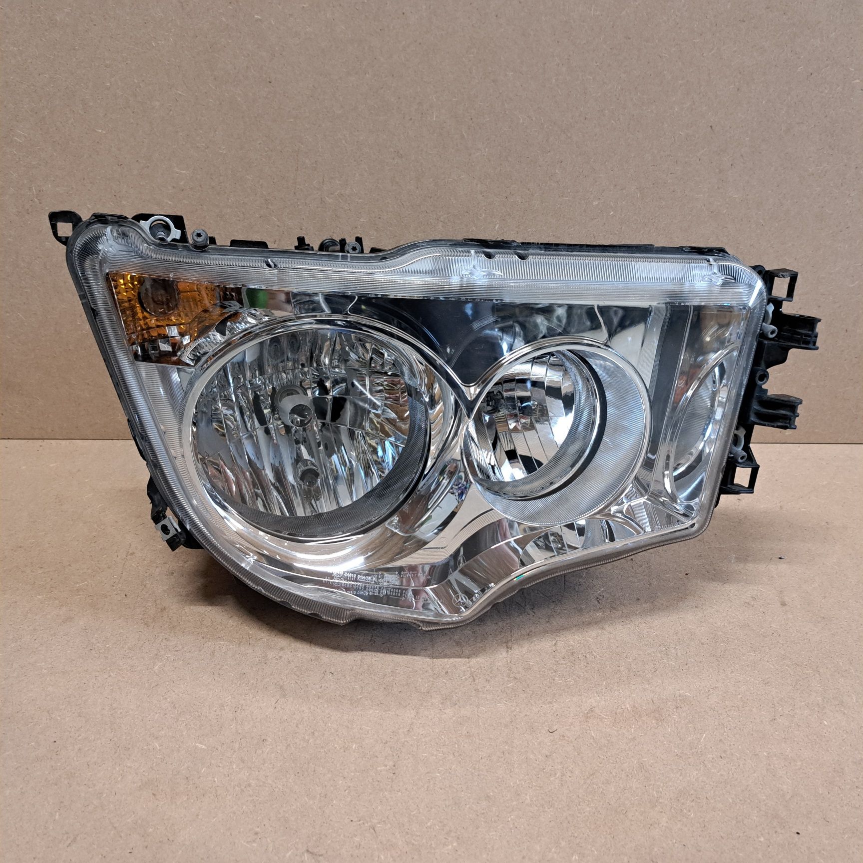 Mercedes actros mp4 Antos lampa reflektor prawy europa