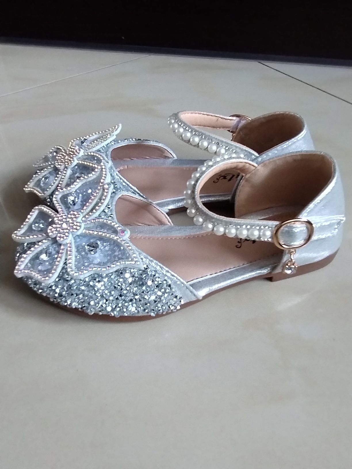 Przecudne biżuteryjne pantofelki motyle 30 srebrne