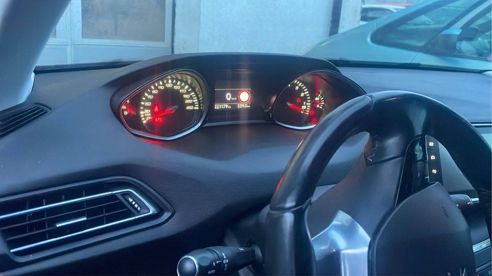 Sprzedam samochod peugeot 308.