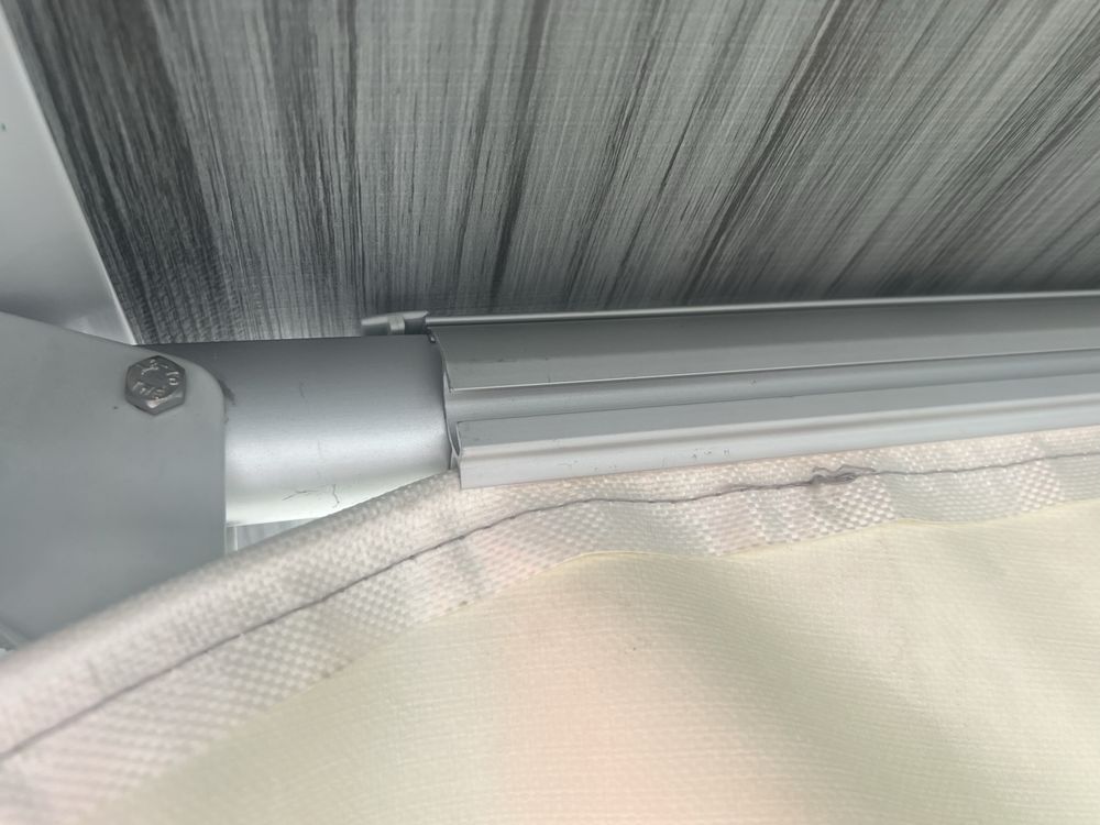 Scianki boczne do markizy kompletne, piekny stan, thule omnistor 2,5m