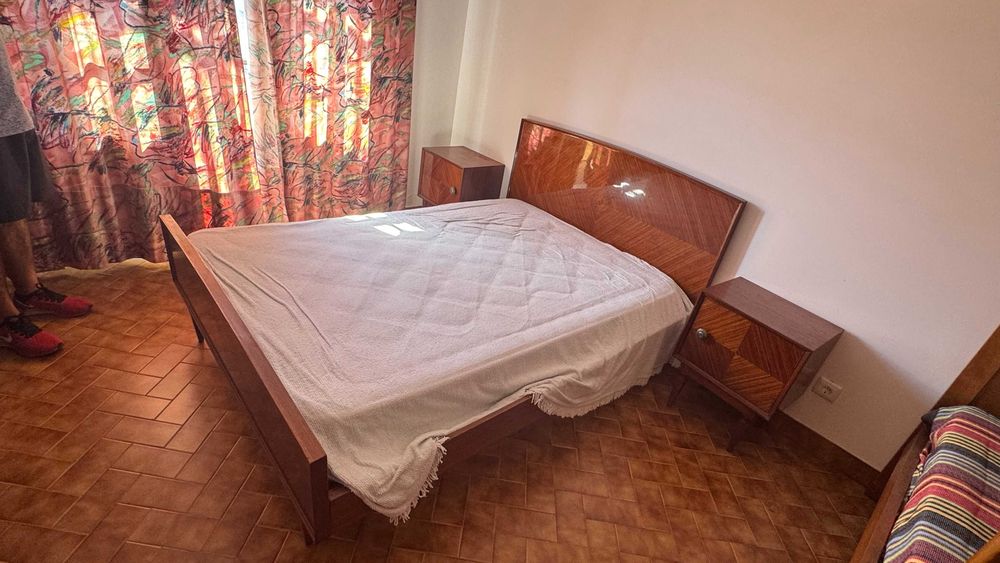 Mobília de quarto de casal antiga em muito bom estado