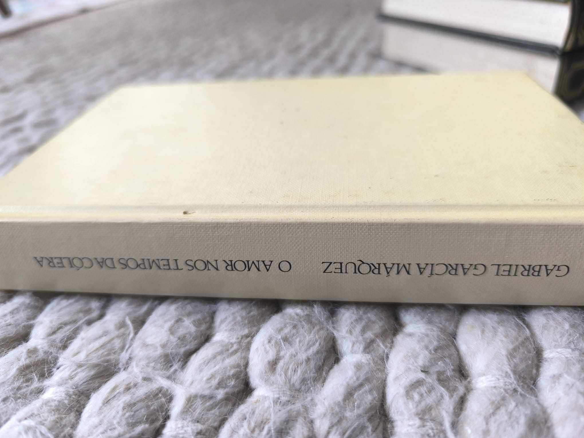 Livro "O Amor nos Tempos de Cólera" de Gabriel García Márquez