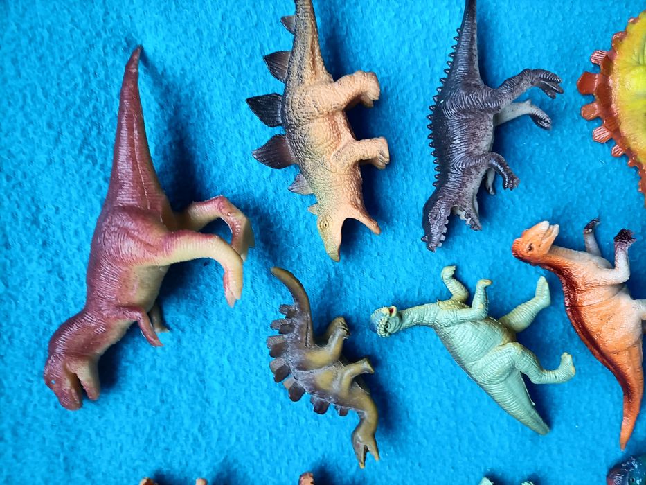 Lote de 14 dinossauros