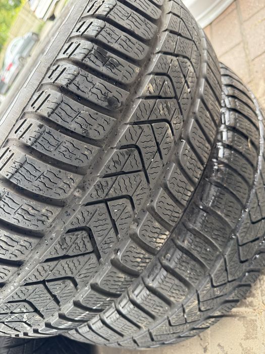 Dwie opony zimowe 215/60/16 PIRELLI Używane F-Vat