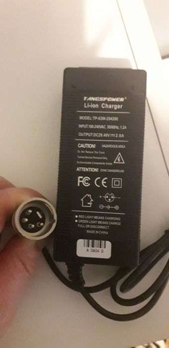 Ładowarka do roweru elektrycznego z systemem tranzx 24V 4pin.