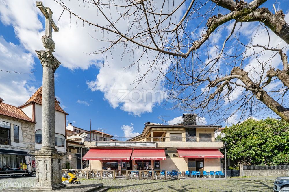 Moradia Individual T5 com Comércio, em Bouro Sta. Maria, Amares