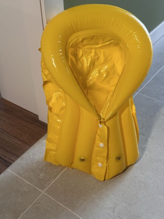 Надувний жилет для плавання