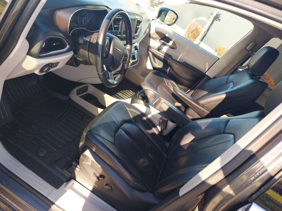 Chrysler Pacifica 3.6 2018 rok 8 osobowy