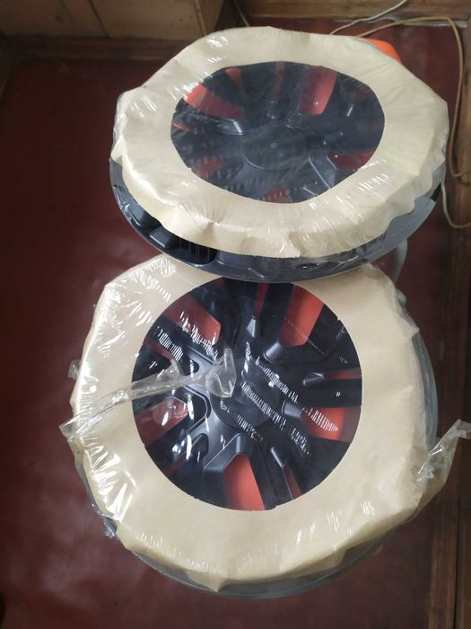 Колпаки для колес RAVEN srebrny 13 новые 2 шт.