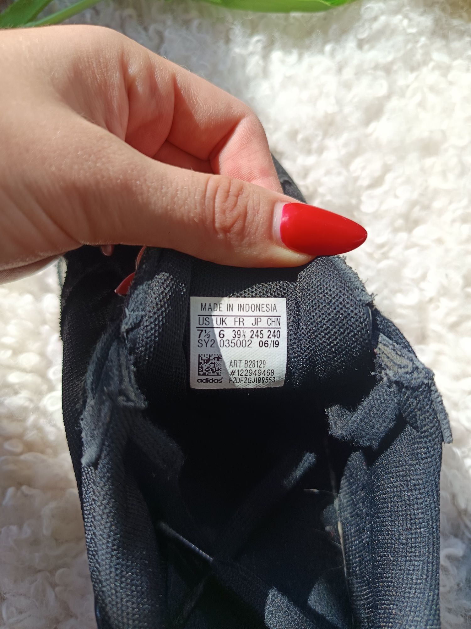 czarne buty sportowe adidas  falcon V damskie na podwyższeniu