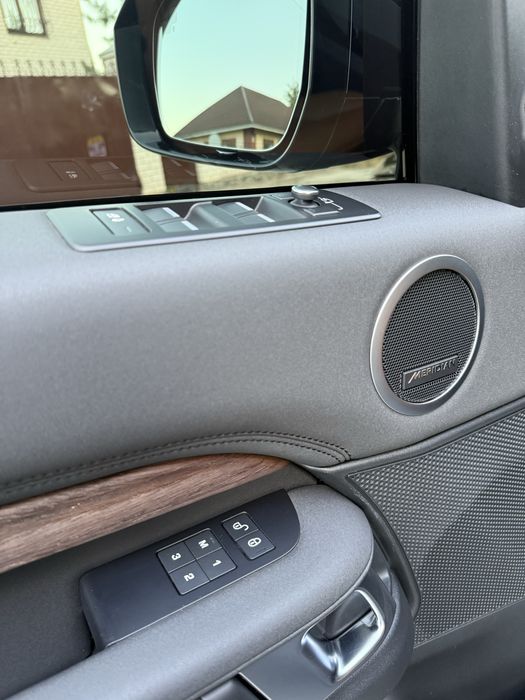 Land rover discovery 5