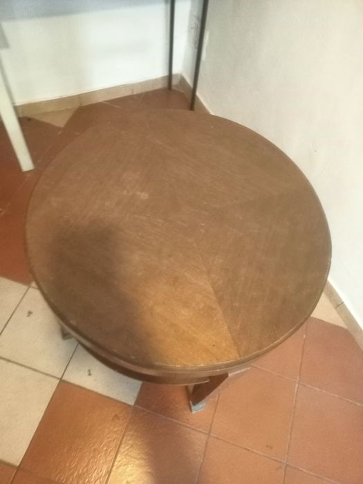 Stół w stylu retro do grania w karty