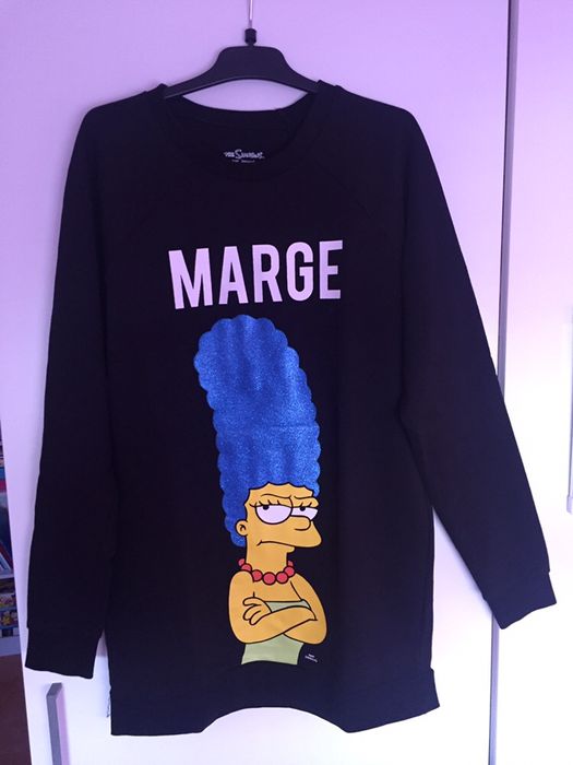 Sweatshirt preta c/marge simpsons