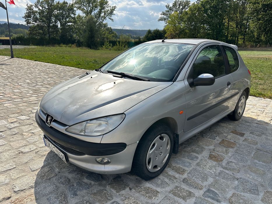 Peugot 206 . Jeździ,  skręca , hamuje , el. szyby nowe radio