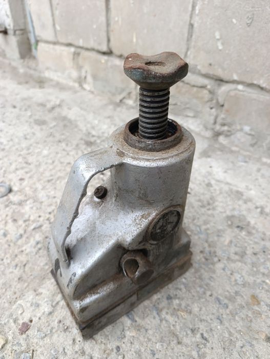 Podnośnik hydrauliczny z PRL