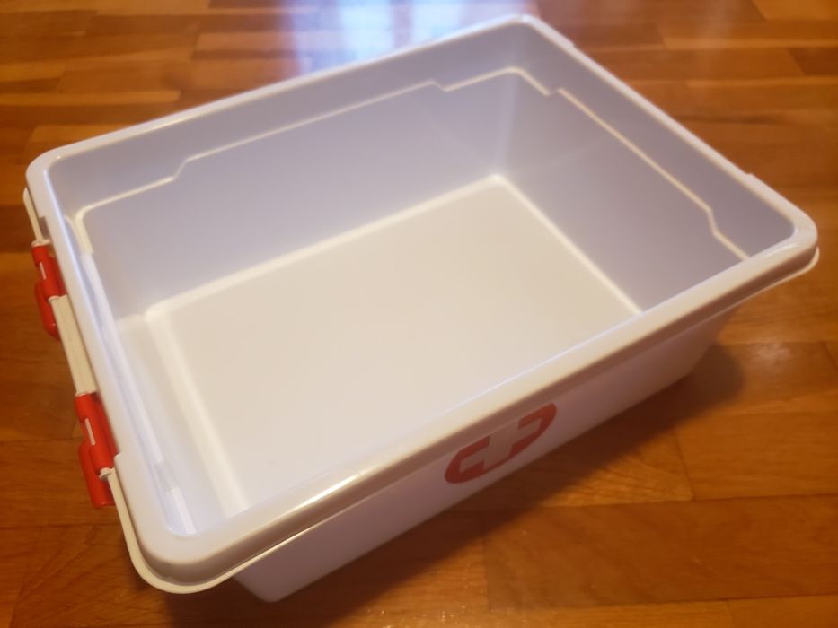 Caixa de arrumação com bandeja interior