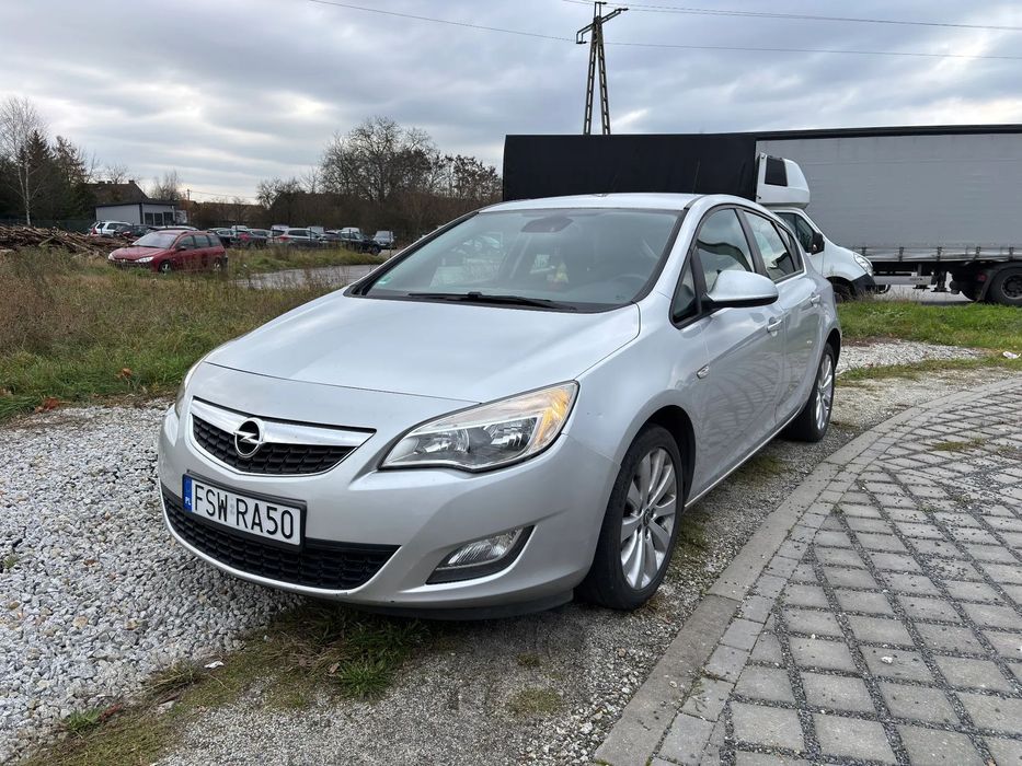 Opel Astra / 2010 pierwsza rejestracja / FlexFix bagażnik rowerowy /Grzane fotele