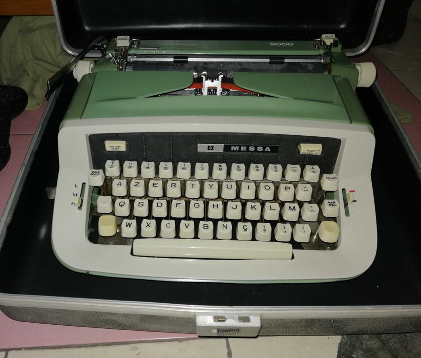 Máquina de escrever Messa 5000