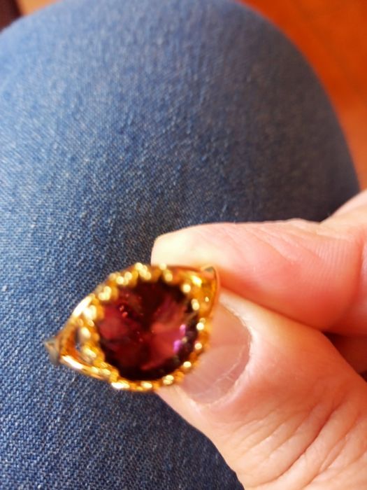 Pierścionek z fioletowym oczkiem