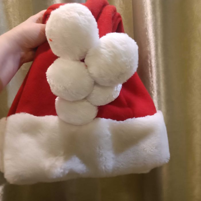 Новогодние шапки Деда Мороза