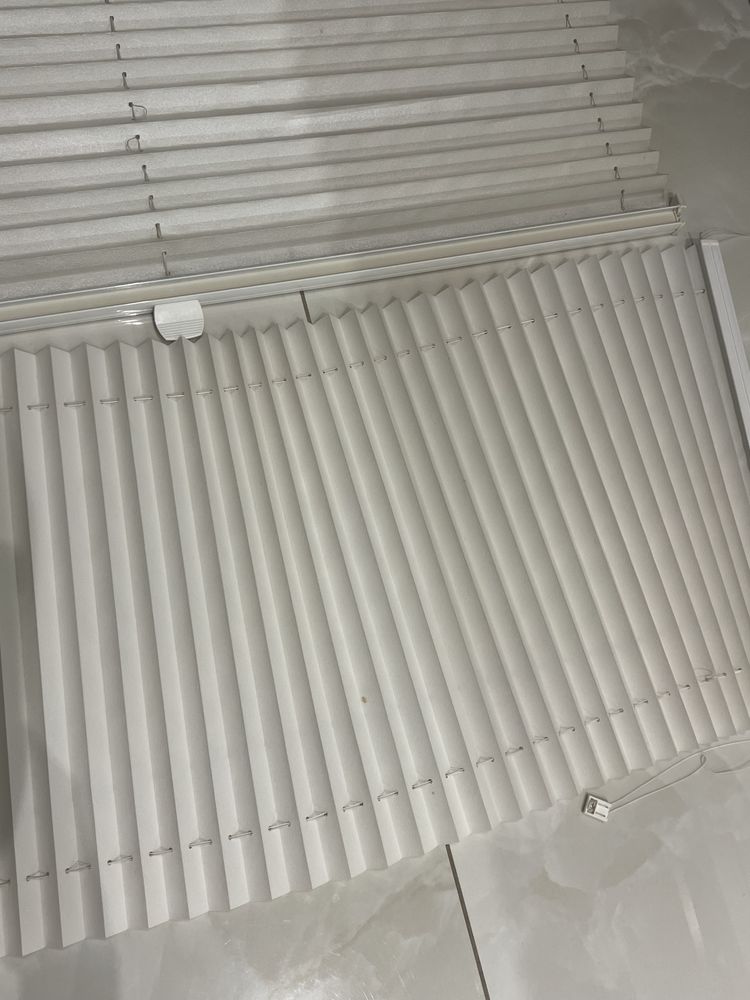 Żaluzje plisowane plisy białe 40 i 88 cm szerokości