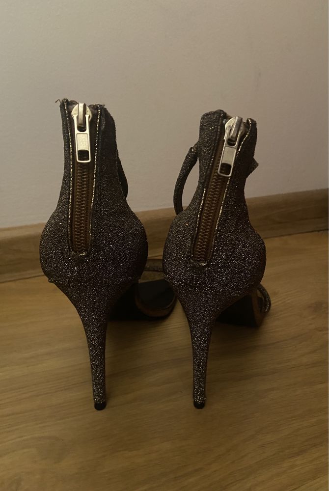 Sandały na szpilce złote Steve Madden r.38