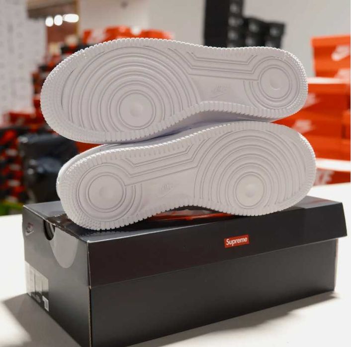 Nike_Air_Force_1_Low_Supreme_White R.44