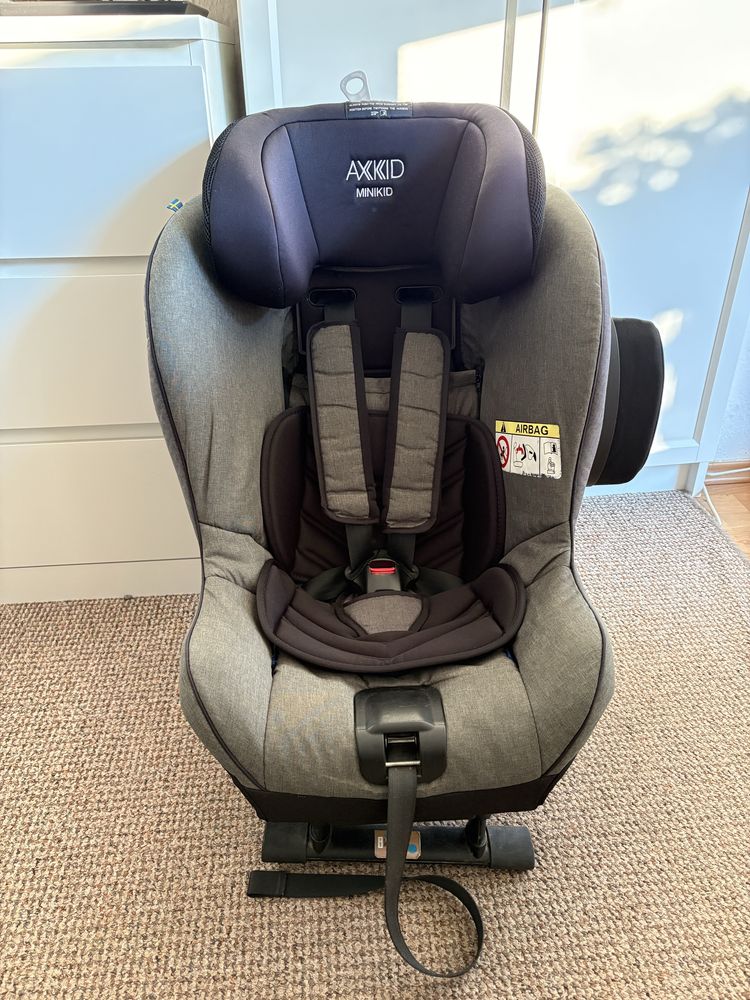 Fotelik samochodowy AXKID MINIKID 2.0 RWF tyłem do kierunku jazdy 9-25