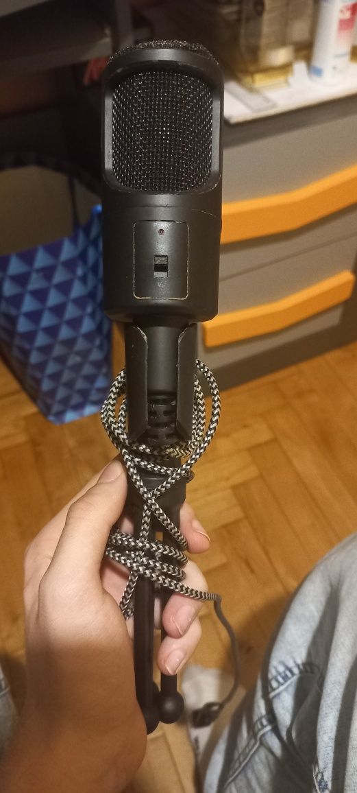Mikrofon na stojaku hiro