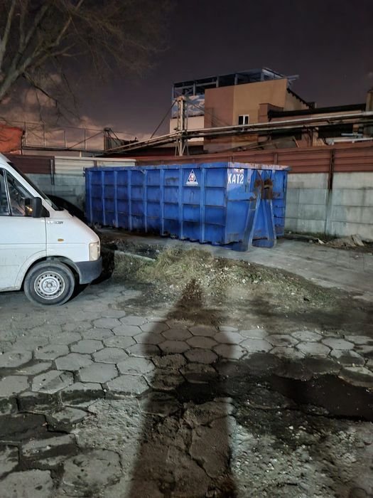 Kontener na złom i gruz bardzo mocny w dobrym stanie