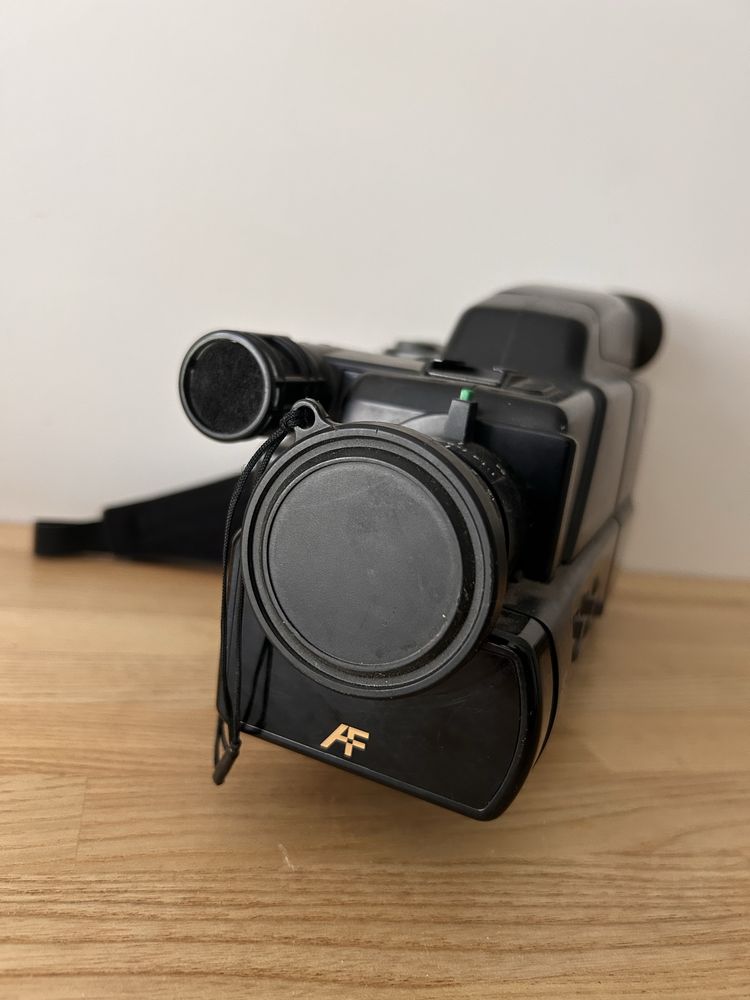 Klasyczna kamera VHS-C marki Revue, model VKR 2302