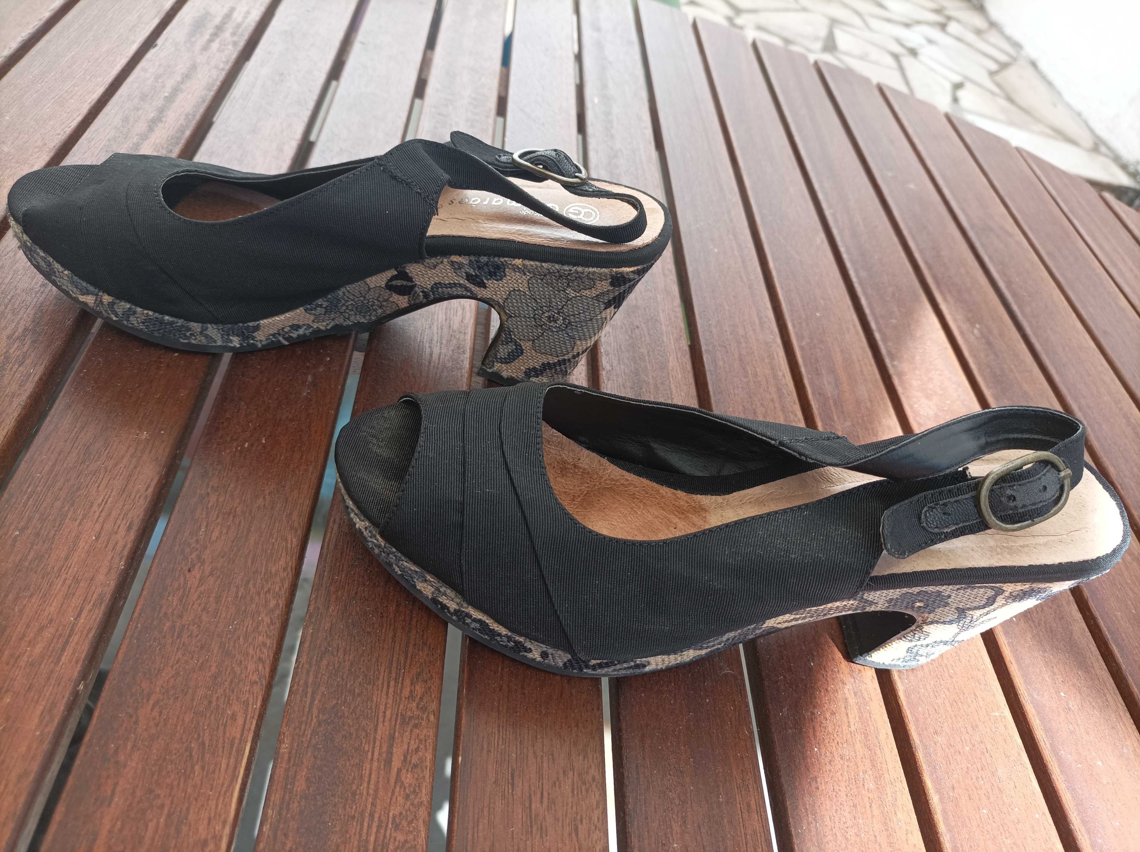 Sapato/sandalia pretos em tecido