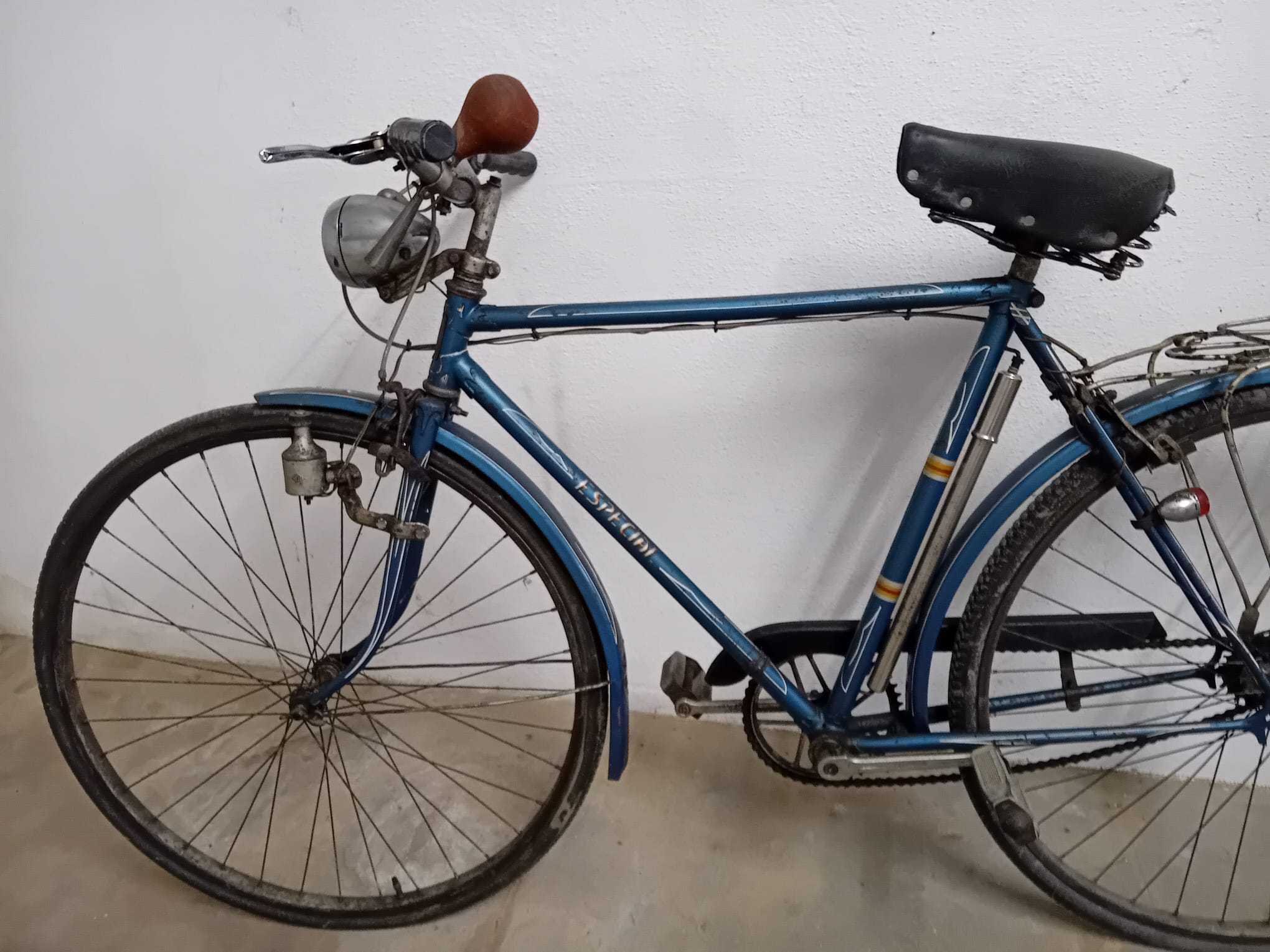 Bicicleta anos 50 - Tipo pasteleira c/ matrícula e documento da mesma