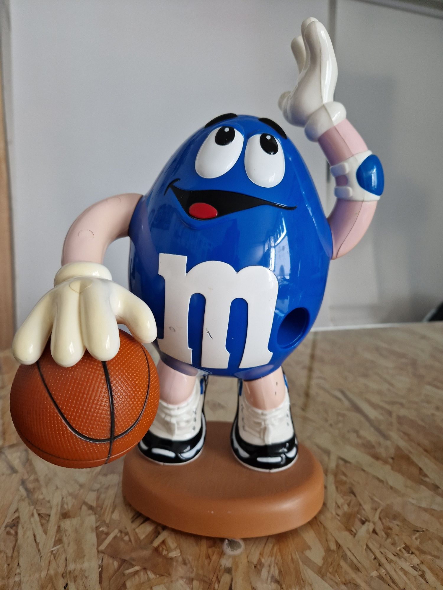 Boneco dispensador M&M